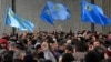 Кырымтатарлар Акмәчеттә референдумга каршы протест чарасында. 26 февраль 2014