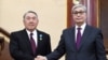 Nurszultan Nazarbajev volt kazah elnök és utódja, Kaszim-Zsomart Tokajev Asztanában (a mai Nur-Szultanban) 2019. március 20-án