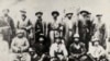 Жаныбек казы Сагынбай уулу (1869&mdash;1933) жигиттери менен.&nbsp;