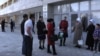 Родители подростков, обратившихся к медикам после вакцинации от кори, стоят перед акиматом Жанаозена. Мангистауская область, 26 марта 2015 года.