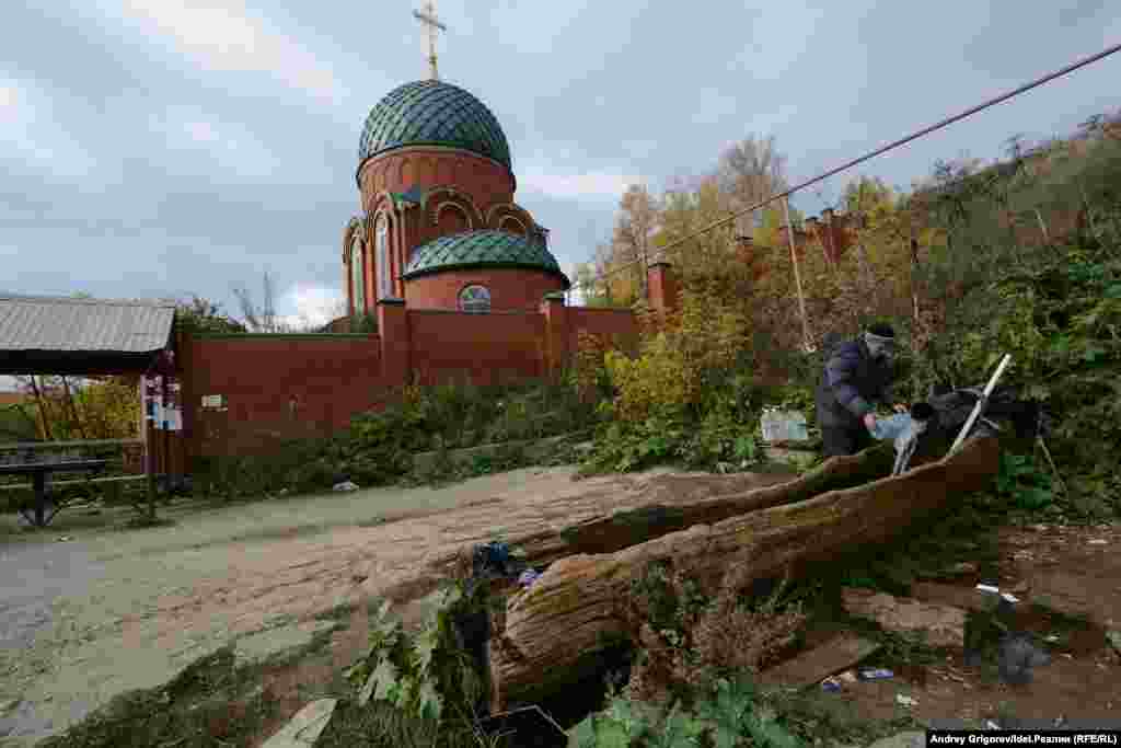 В общей сложности известно около 8 акинских родников. Не все они пригодны для питья. Вода считается мягкой, и отсюда протянут водопровод в пос. Дербышки для смешивания с тамошней жесткой водой.&nbsp;