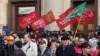Русия яклылар Харьковтагы хакимият бинасы янында митинг үткәрә. 7 апрель 2014