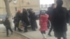 Родственники, друзья и коллеги-нефтяники встречают активиста забастовки нефтяников Максата Досмагамбетова из заключения. Любительское фото. Жанаозен, 21 февраля 2015 года. 
