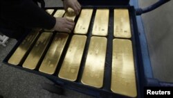 До сих пор никому доподлинно неизвестно, сколько золота вывозится за пределы страны