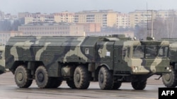 Russia -- Iskander ballistic missile launcher rolls during a rehearsal of a military parade in Alabino outside Moscow, April 20, 2010
