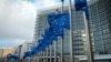 Drapelele UE în faţa Comisiei Europene la Bruxelles