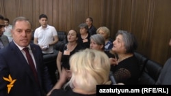 Որդեկորույս մայրերը Ազգային ժողովում, արխիվ