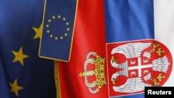 Zastave Srbije i EU
